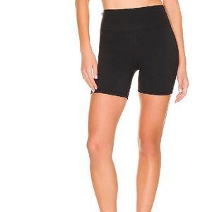 Black ribbed biker shorts!